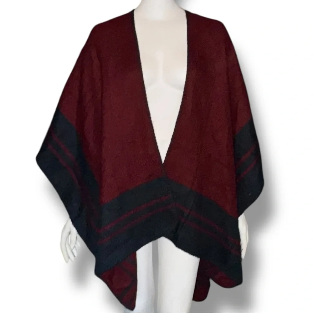 West Loop Burgundy & Black Plaid Open Front Poncho Ruana Wrap Knit Cape OS EUC